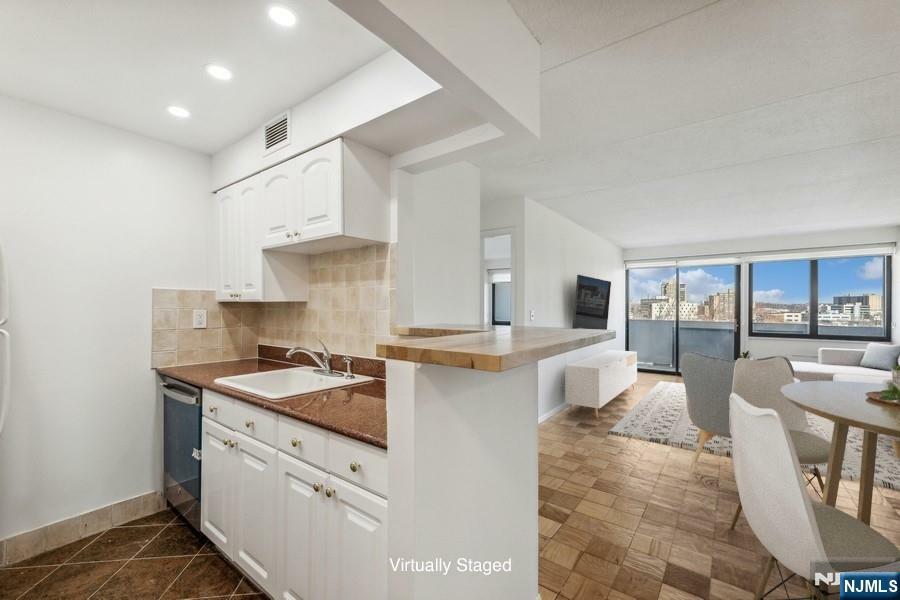 Property Photo: 1600 Center Avenue 7D NJ 07024