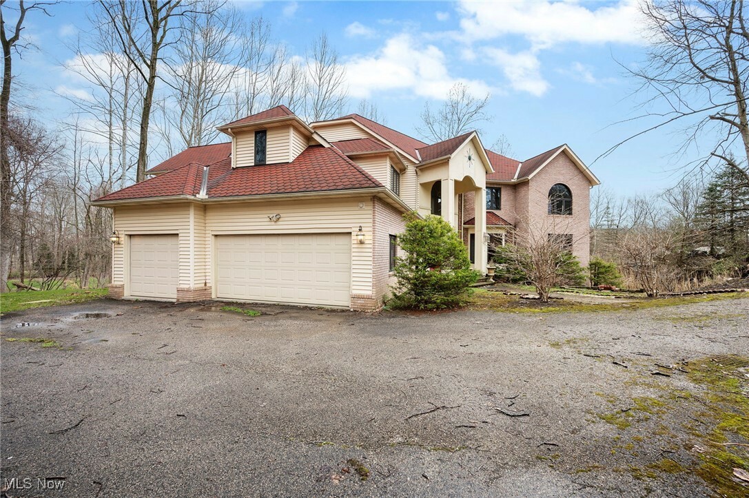 Property Photo: 6100 Loch Lomond Court OH 44139