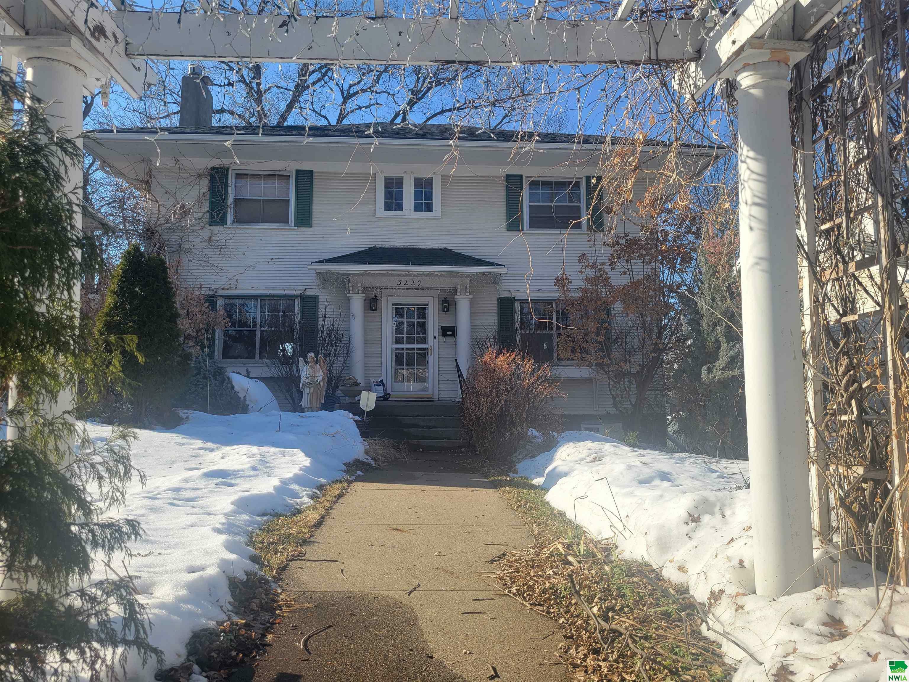 Property Photo: 3229 Jackson St IA 51104