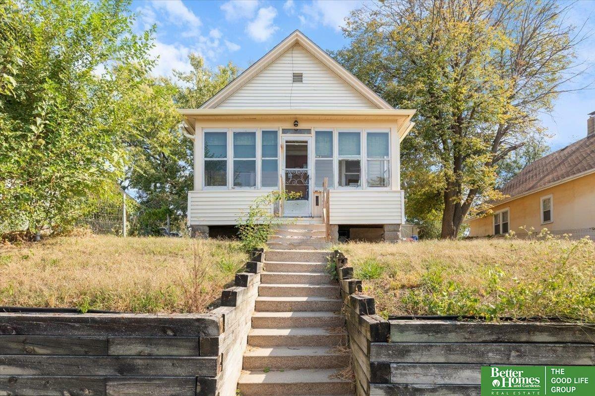 Property Photo: 5813 S 18 Street NE 68107