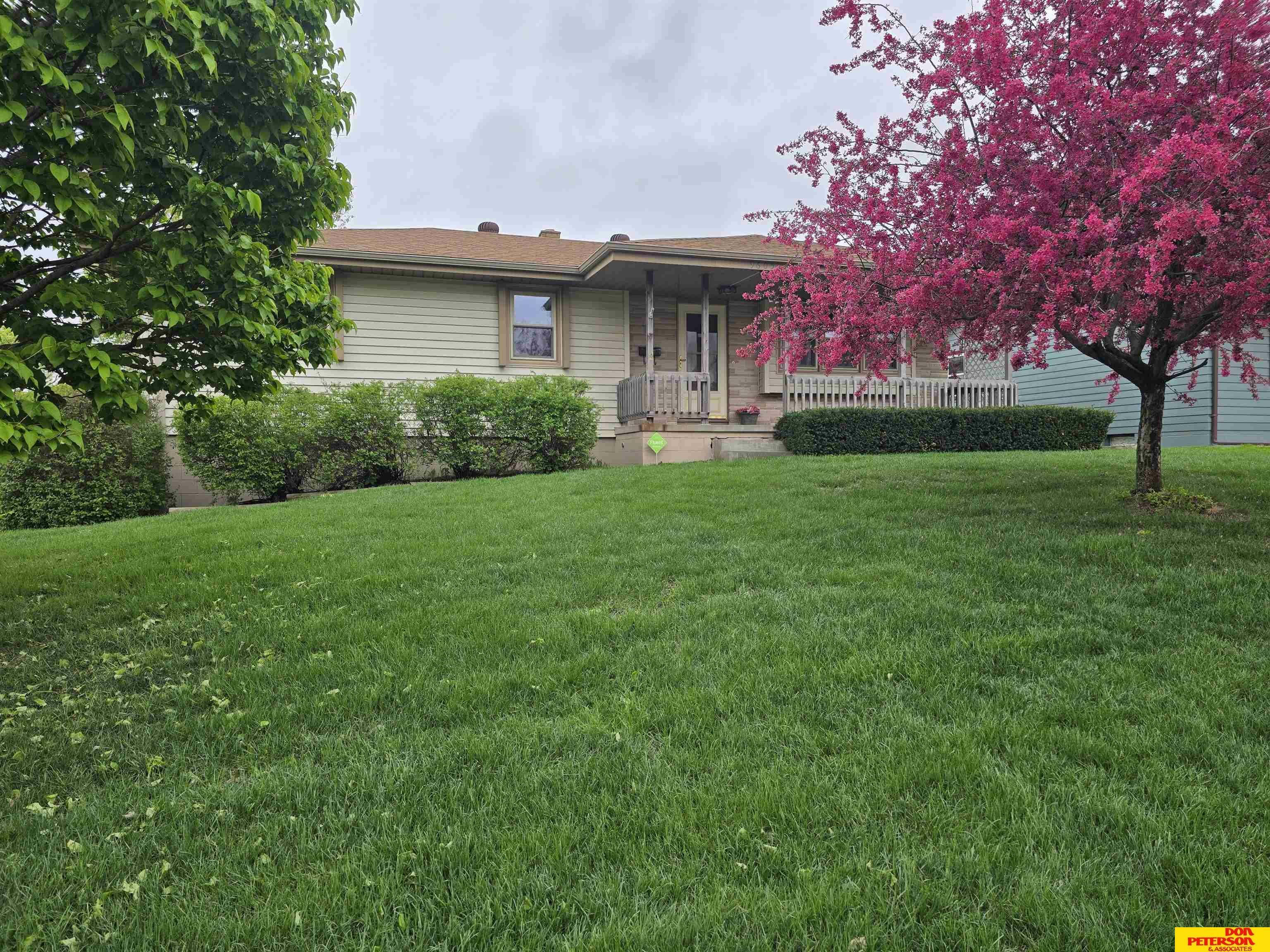 Property Photo: 9605 Saratoga Street NE 68134
