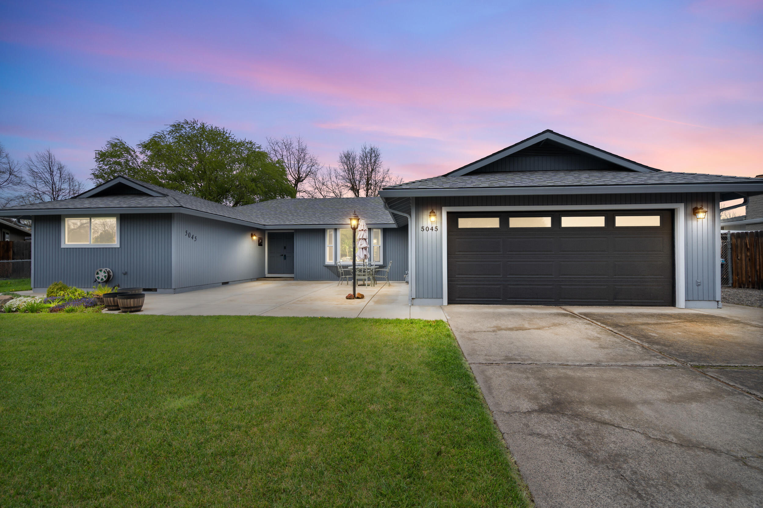 Property Photo: 5045 Crestwood Avenue OR 97502