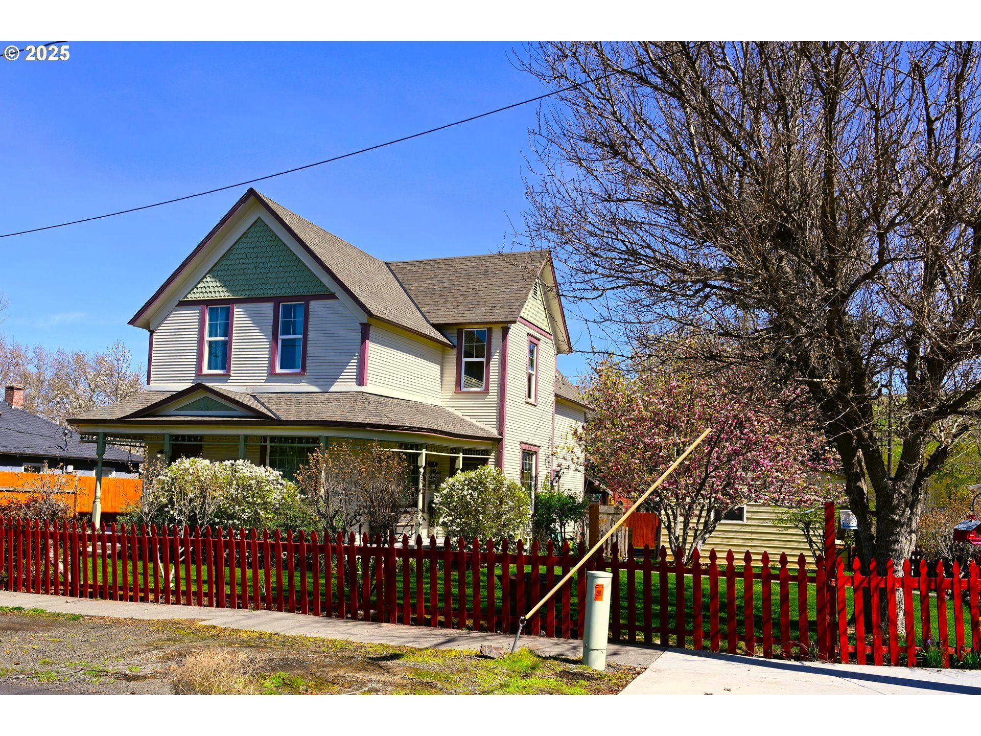 Property Photo: 1321 Chestnut St OR 97862