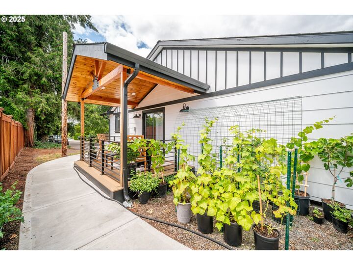 Property Photo:  8955 SW Club Meadow Ln  OR 97225 