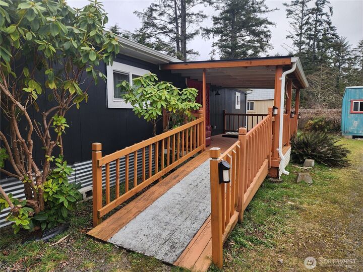 Property Photo: 2113 Willows Road WA 98644