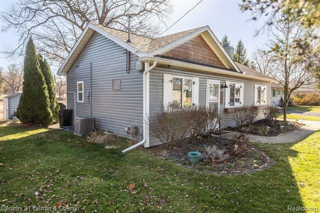 Property Photo: 6084 Brockway Street MI 48382
