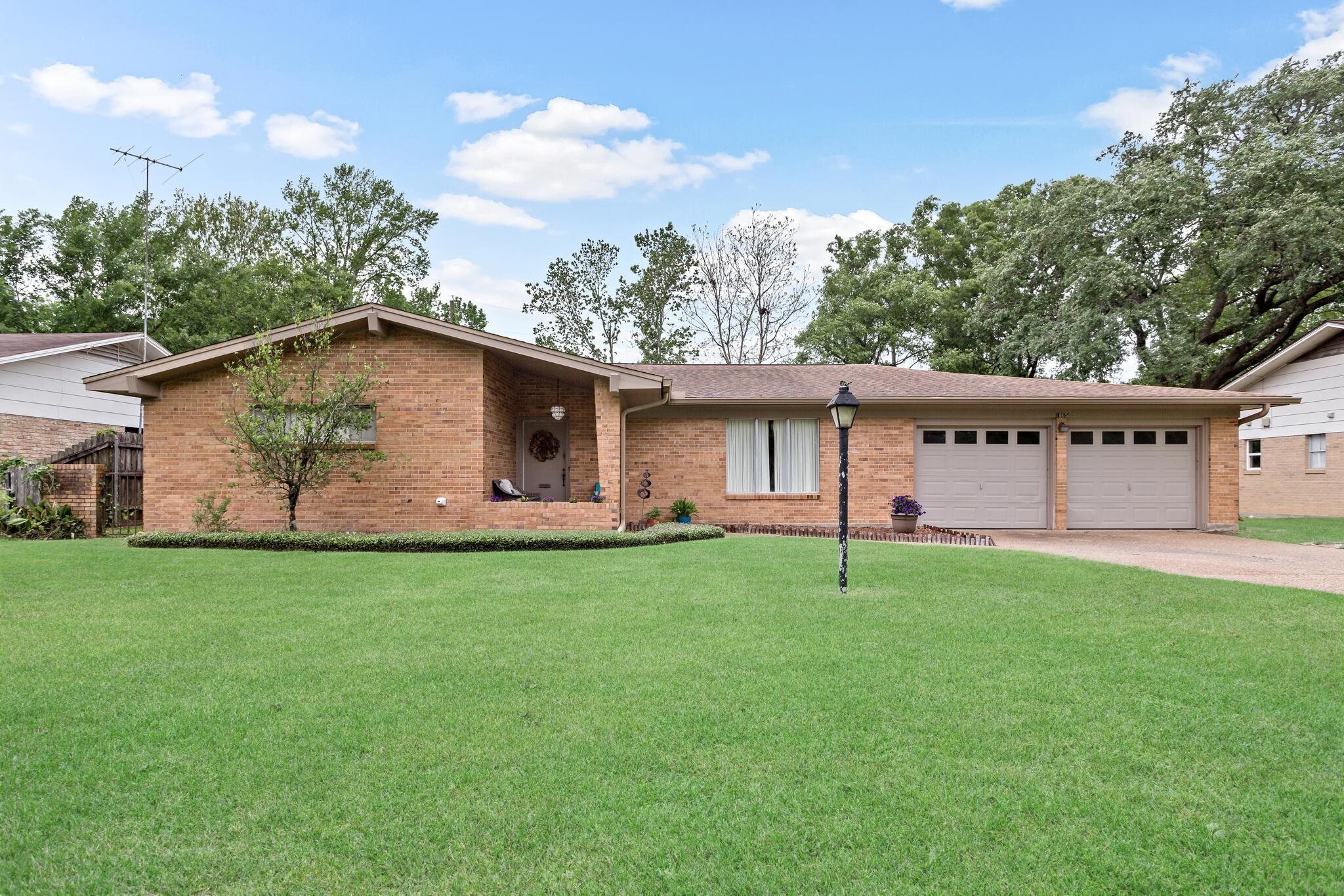 Property Photo: 1865 Rikisha Ln TX 77706