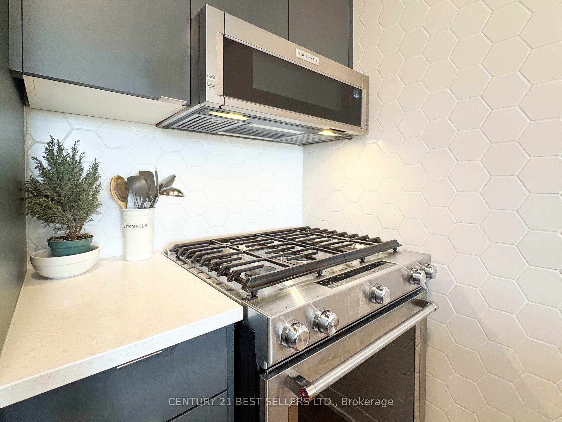 Property Photo: 590 North Service Road 66 ON L8E 0K5