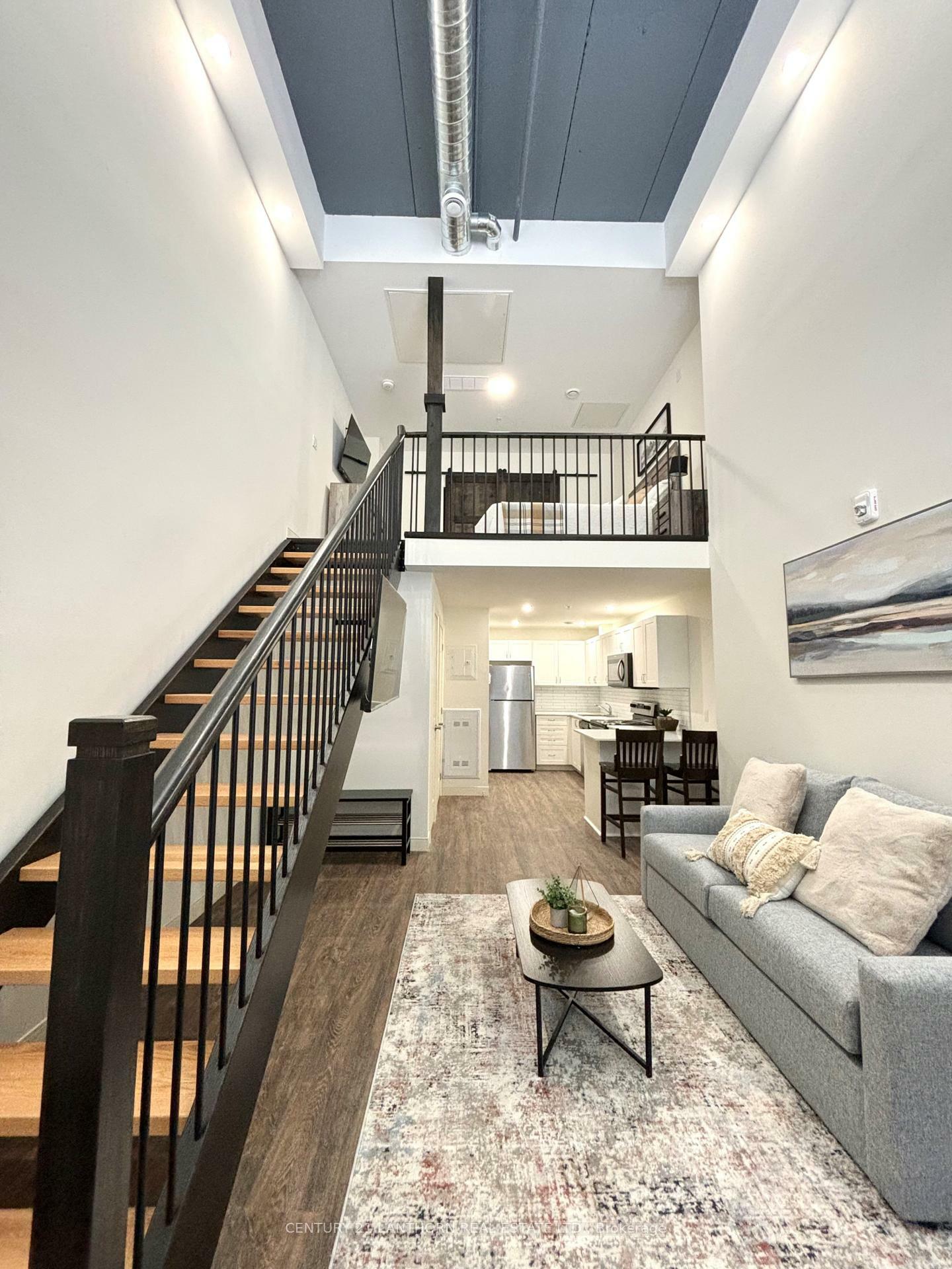 Photo de la propriété: 135 Station Street S 110 ON K8N 2S9