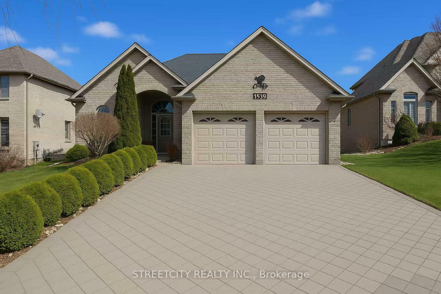 Property Photo: 1539 Warbler Woods Walk ON N6K 4Y9