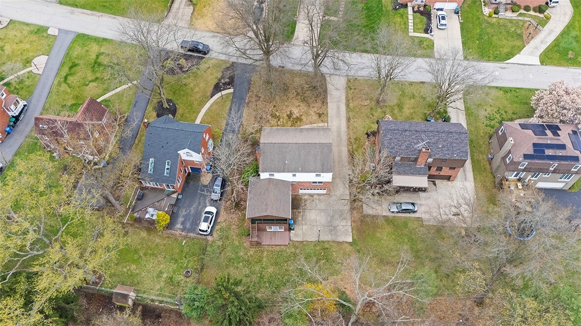Property Photo: 4726 W Barlind Drive PA 15227