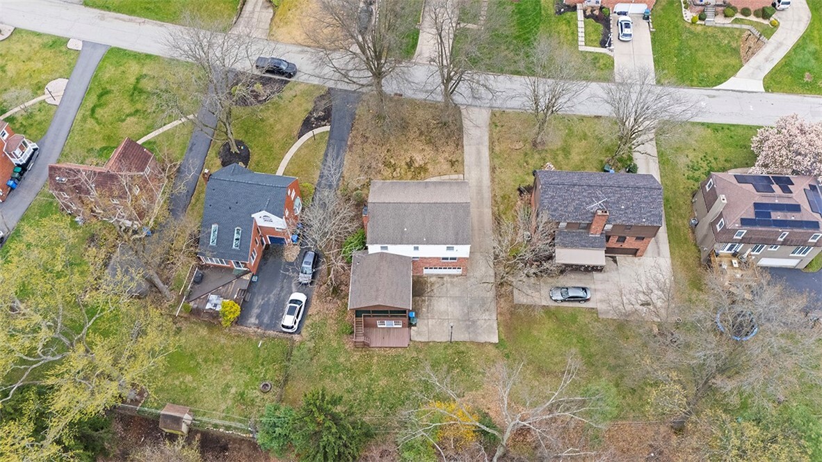 Property Photo: 4726 W Barlind Drive PA 15227