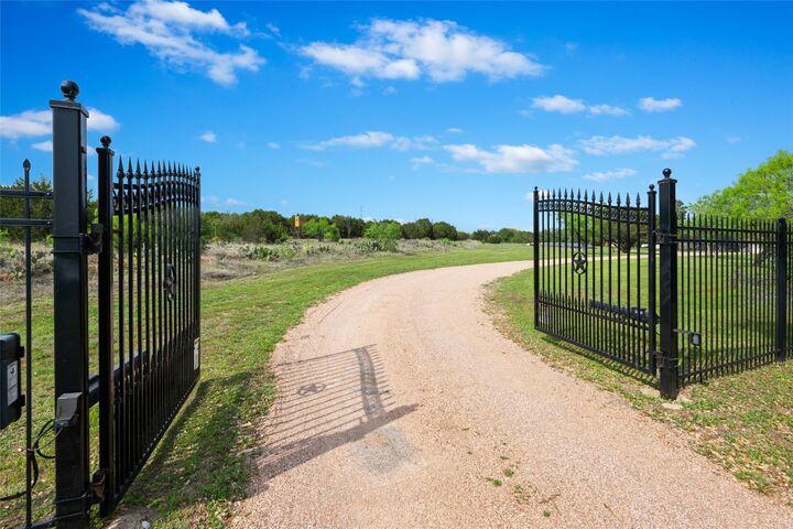 Property Photo: 260 County Road 413 TX 78669