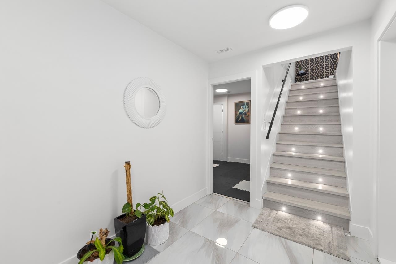 Property Photo: 2862 Glenavon Court BC V3G 1G7