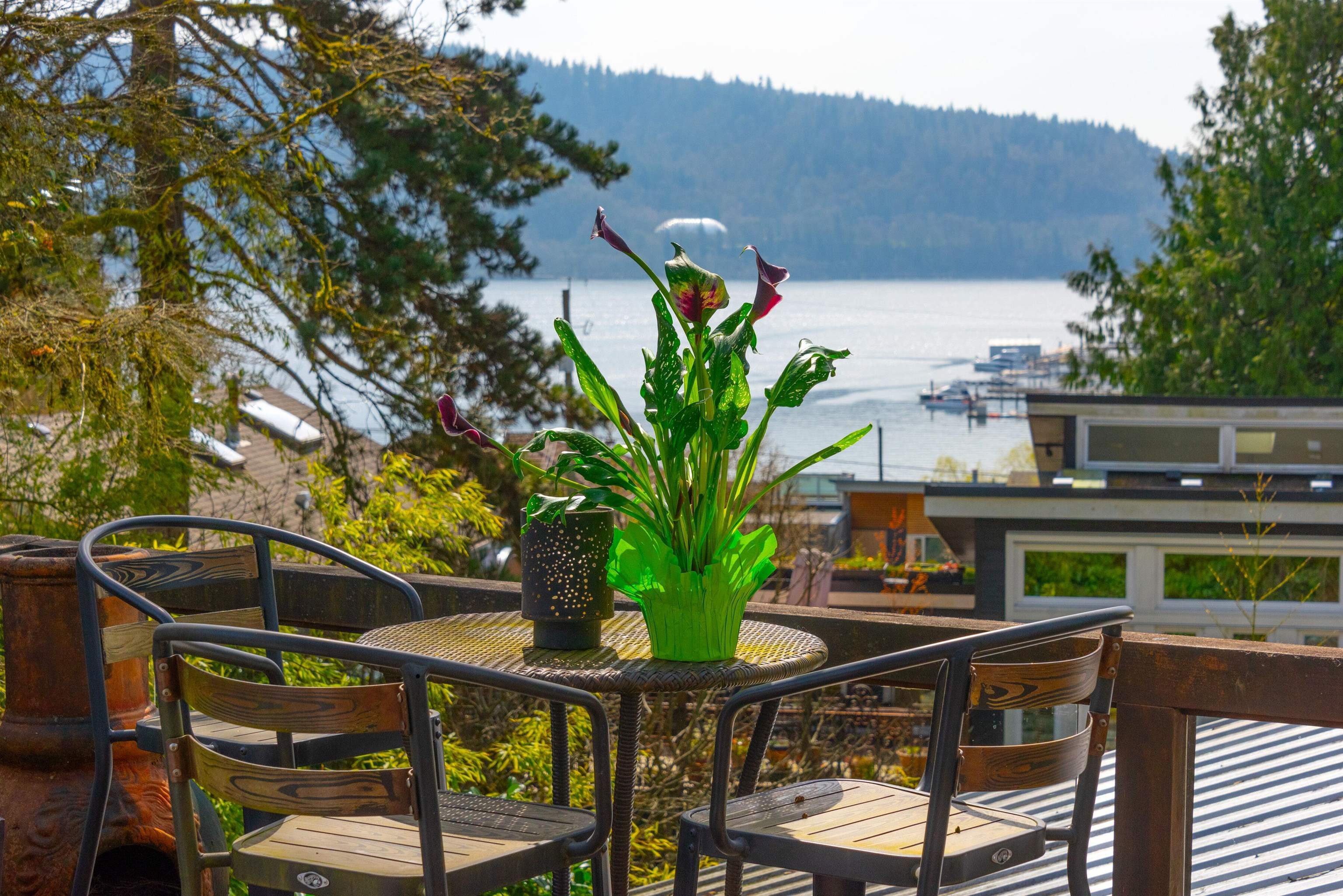 Photo de la propriété: 4477 Strathcona Road BC V7G 1G7