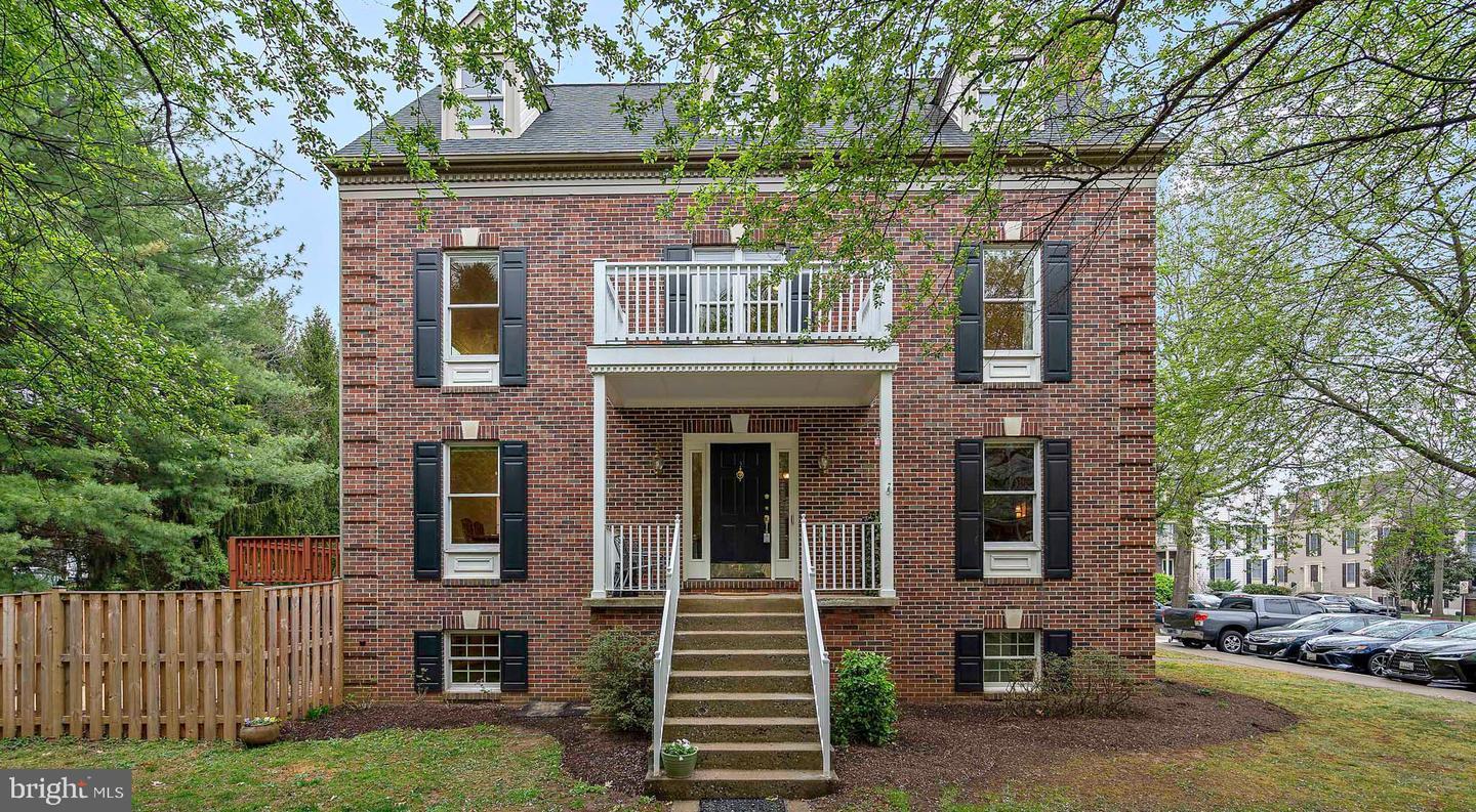 Property Photo:  25 Steeple Court  MD 20874 
