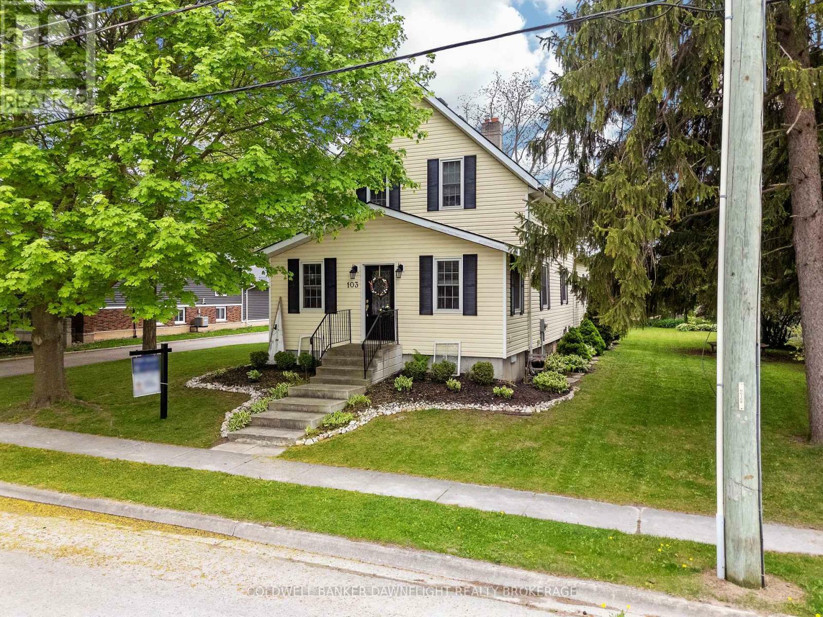 Property Photo: 103 Richmond Street South ON N0M 1X0