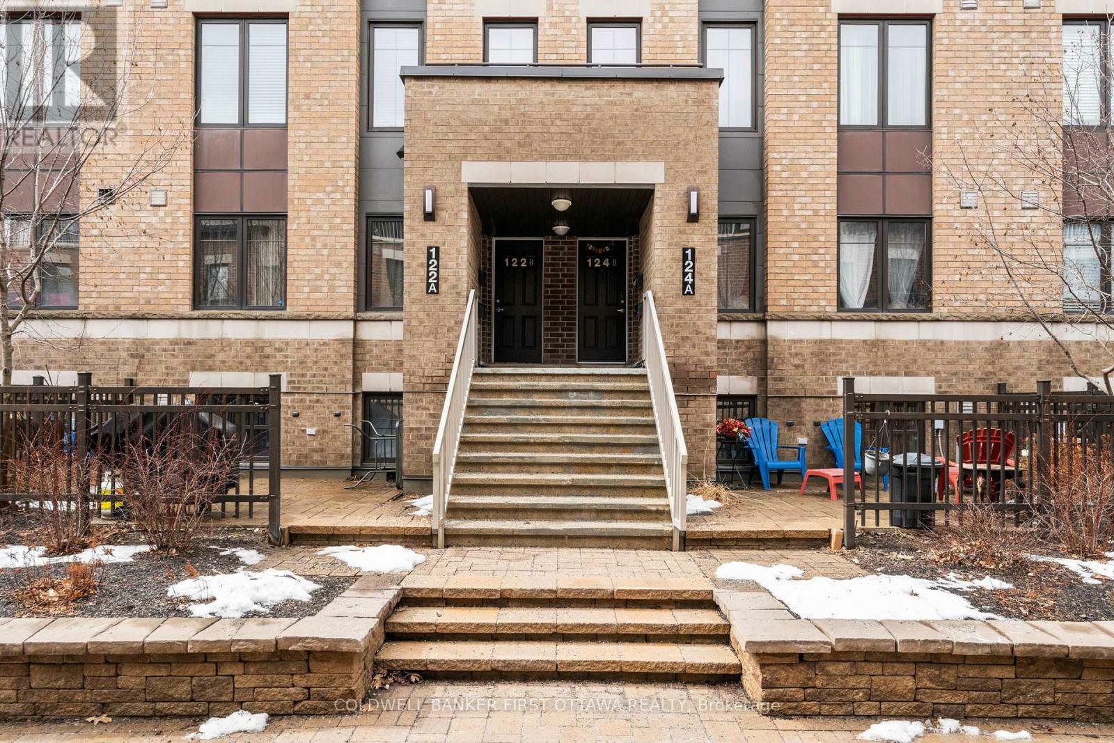 Property Photo: 122 Lindenshade Drive B ON K2J 5R5