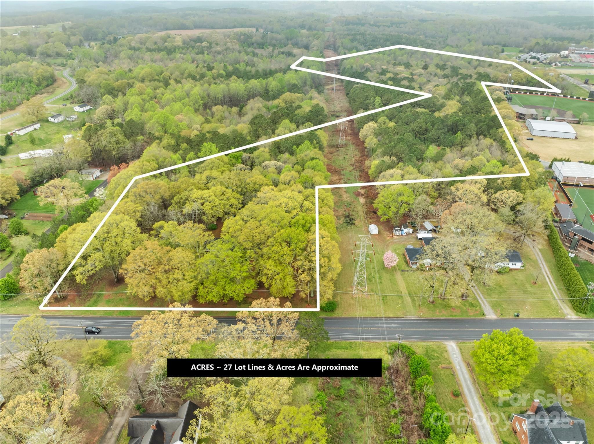 Property Photo: 322 S Main Street NC 28152