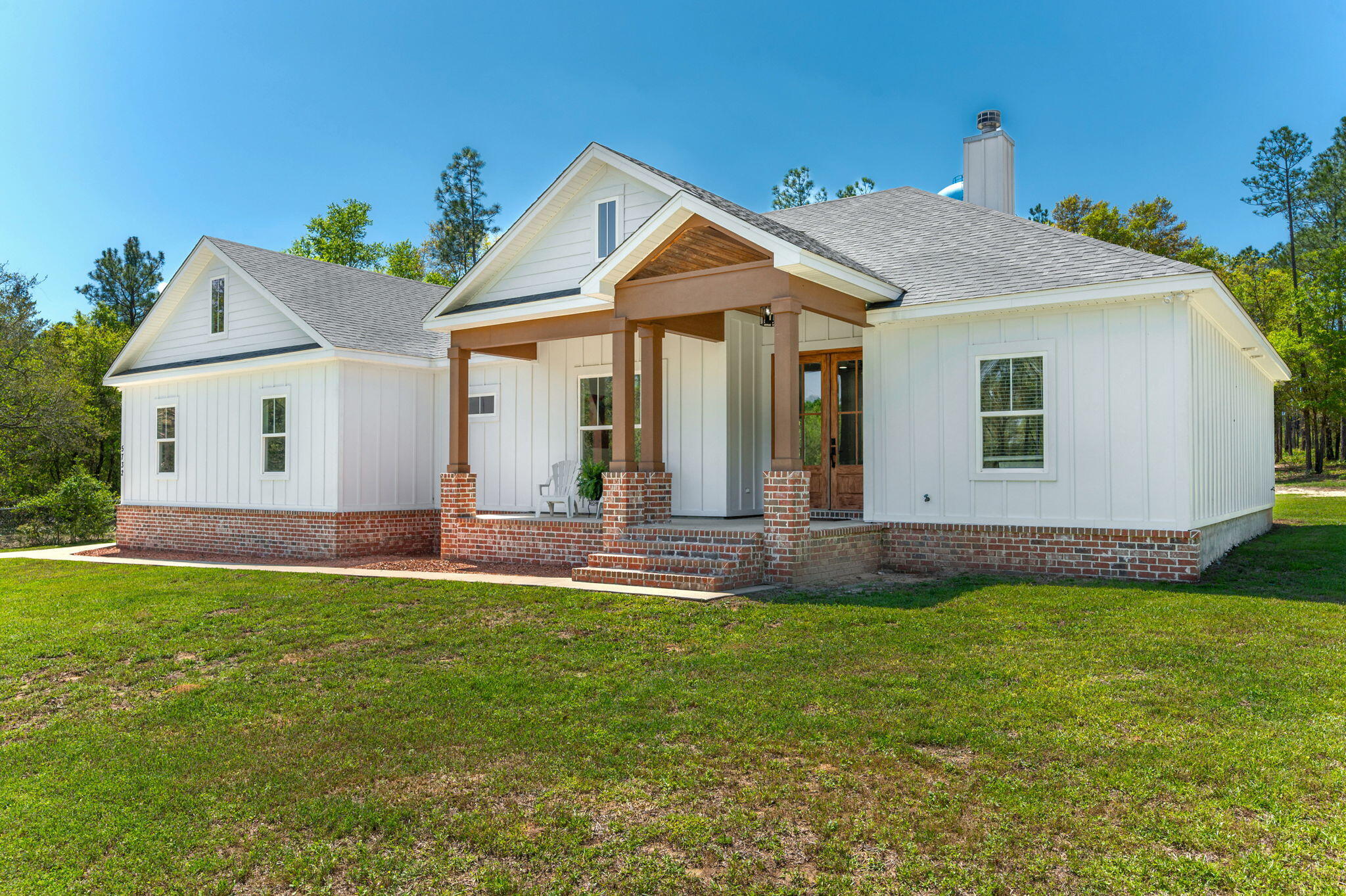 Property Photo: 5732 Griffith Cemetery Road FL 32531