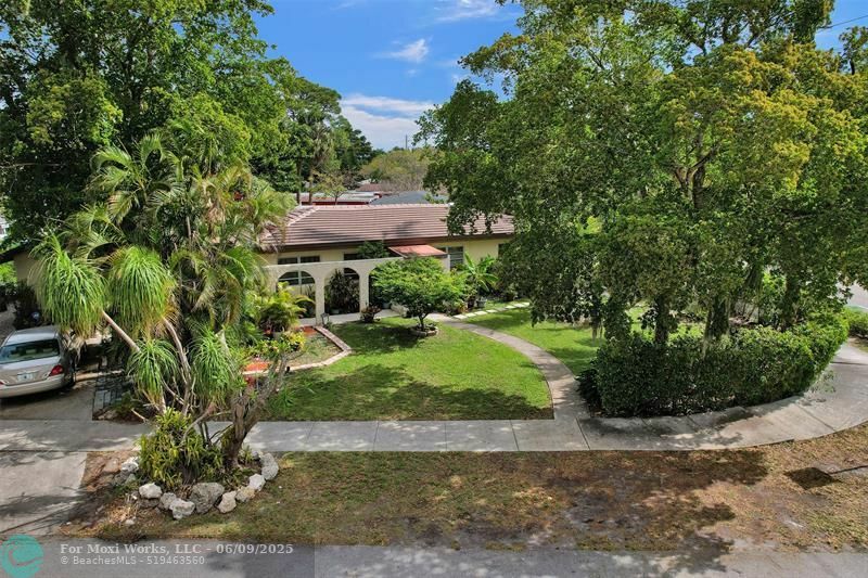 Property Photo: 1109 NE 16th Pl FL 33305