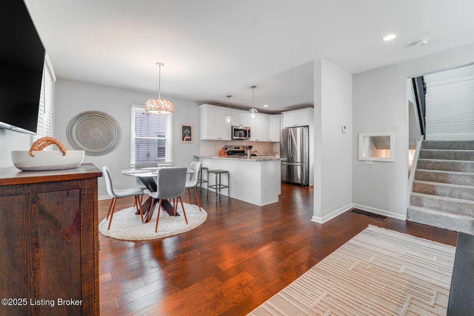 Property Photo:  1019 Dixon Ave  KY 40217 