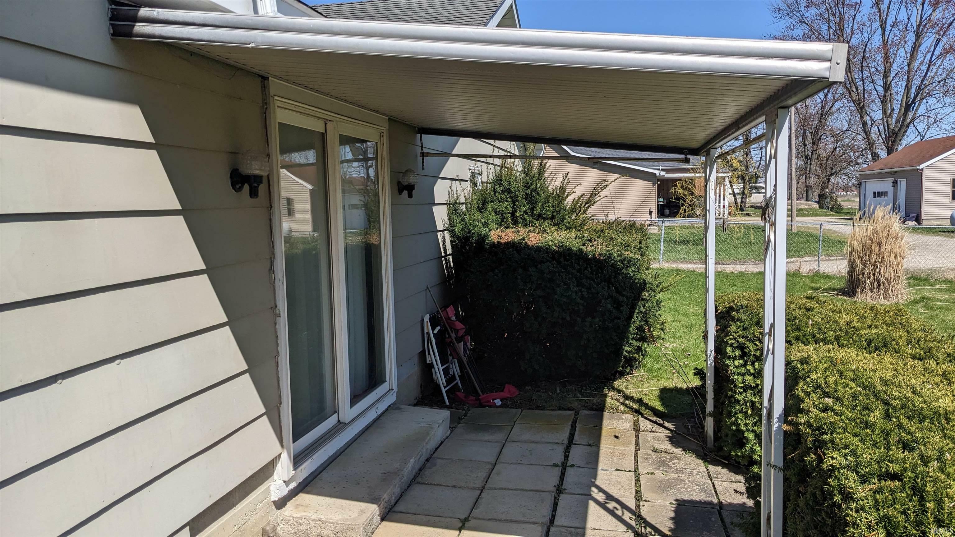 Property Photo: 5807 S Meridian IN 46781