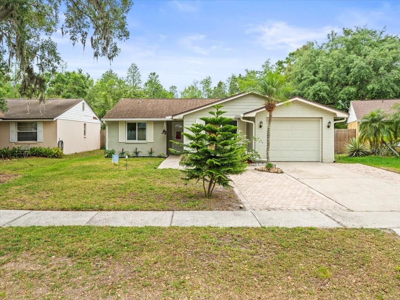 Property Photo:  16116 Manorwood Circle  FL 33624