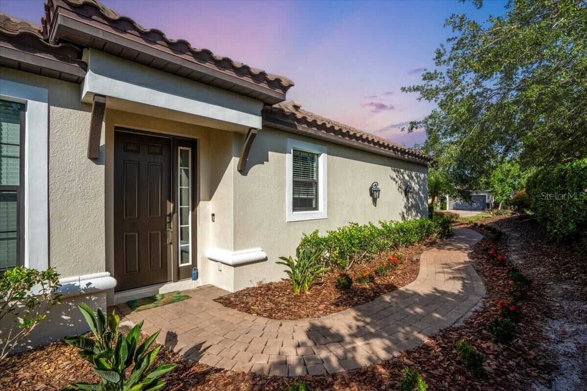 Property Photo:  4704 Stafford Court  FL 34221 
