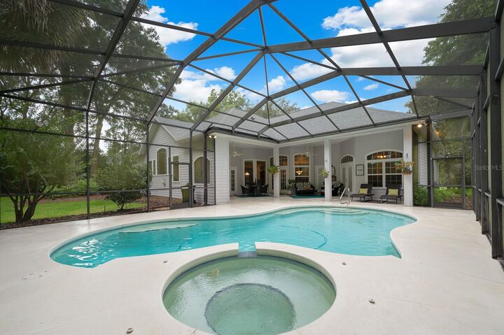 Property Photo: 1417 SW 90th Street FL 32607