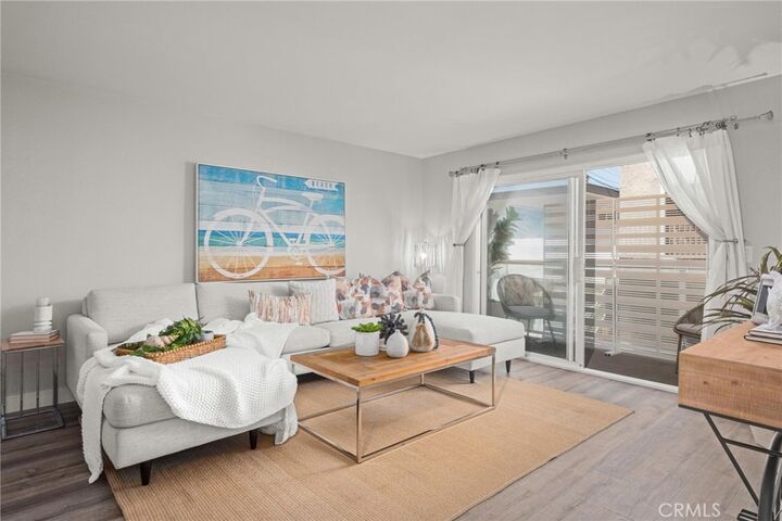 Property Photo: 15 15th Street 6 CA 90254