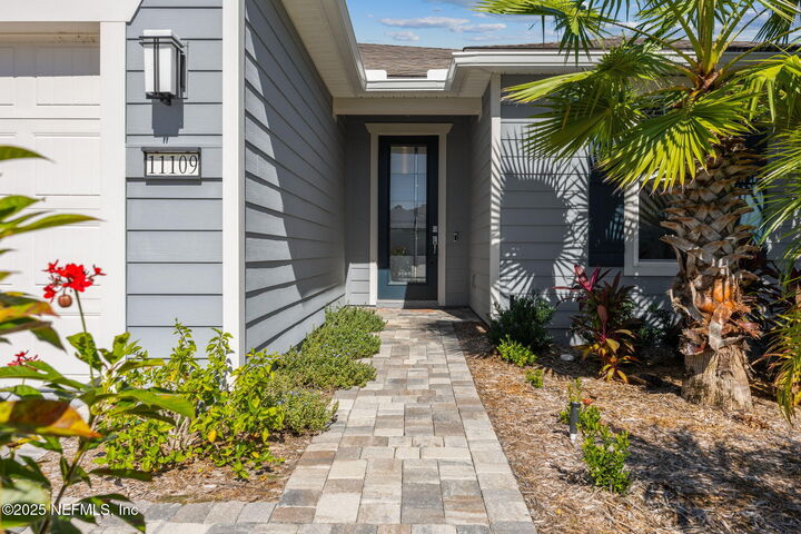 Property Photo: 11109 Kentworth Way FL 32256