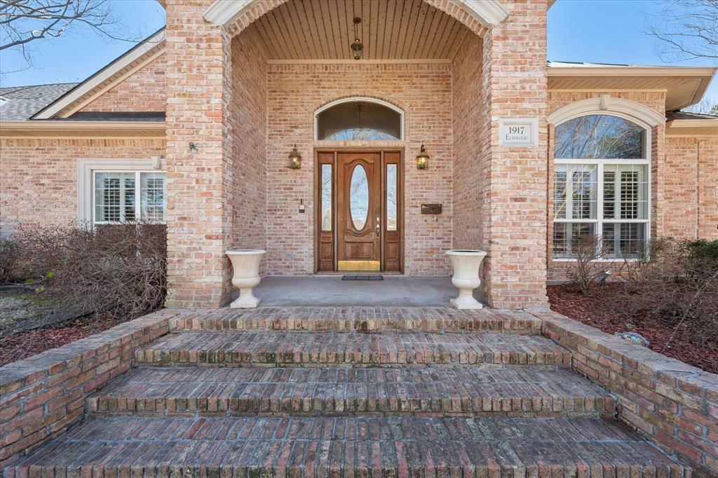 Property Photo: 1917 Elmwood Avenue TX 75110