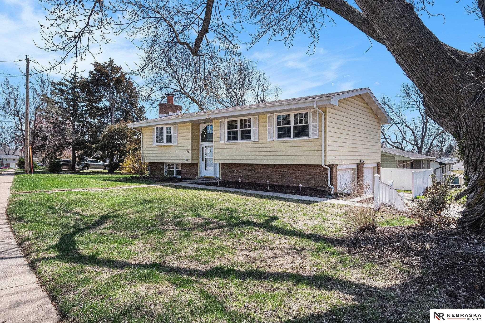 Property Photo: 9375 Laurel Avenue NE 68134