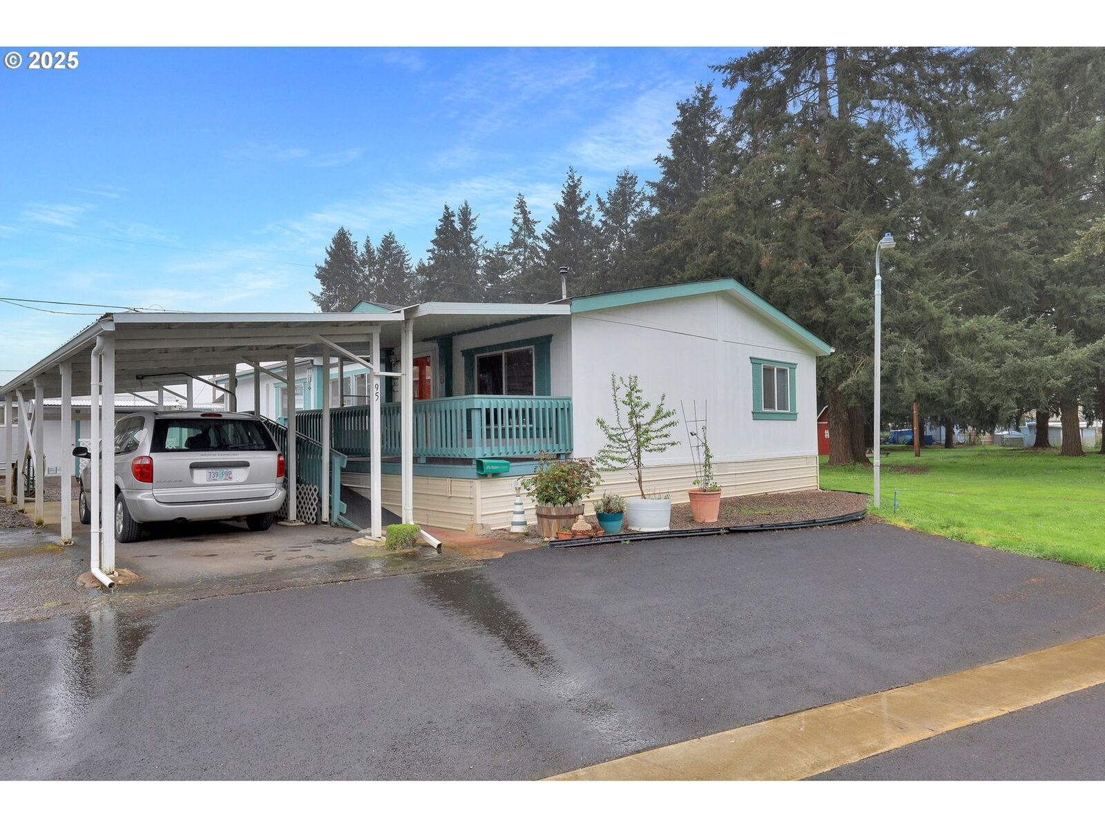 Property Photo: 3900 Coburg Rd 95 OR 97408