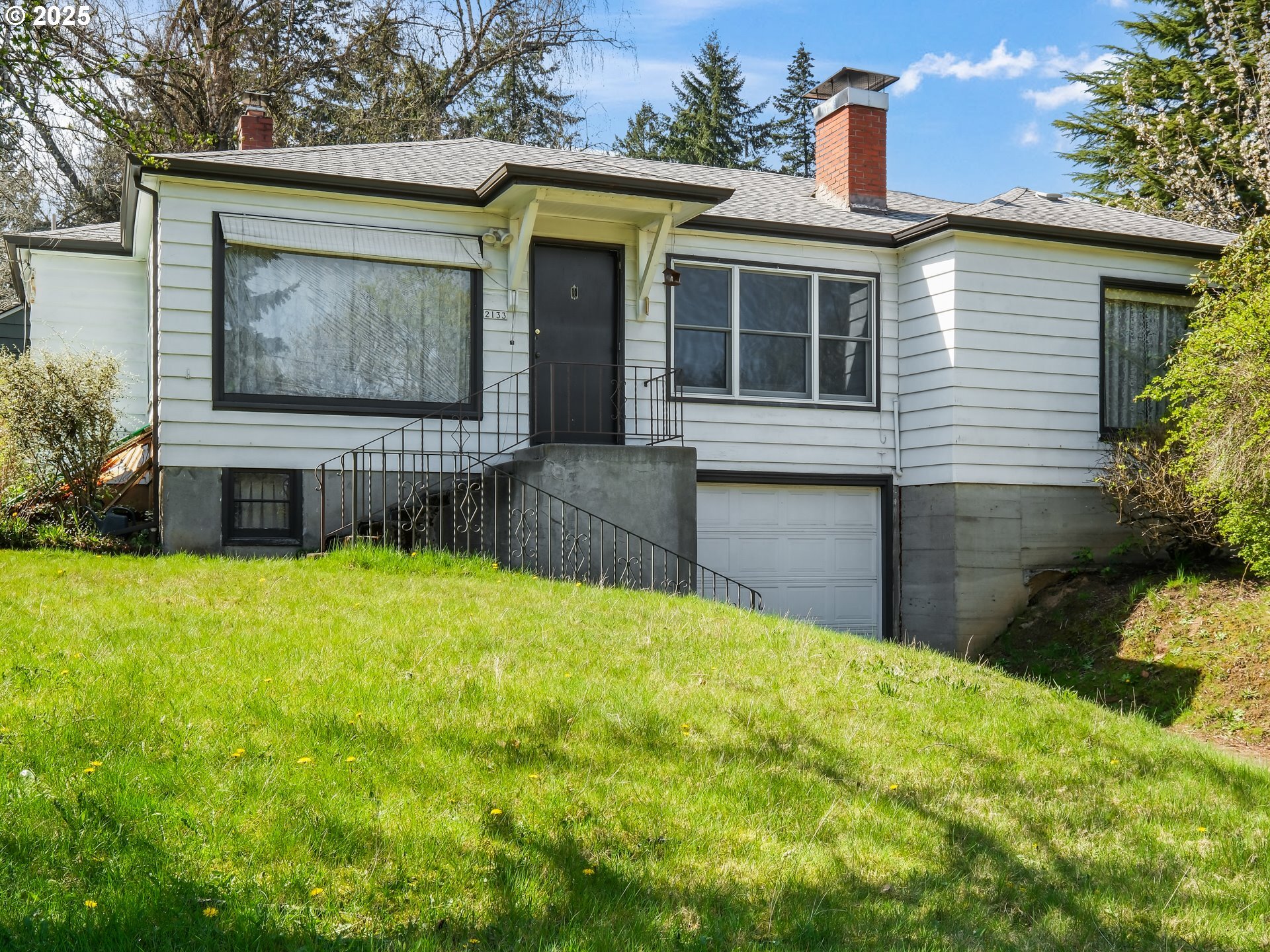 Property Photo: 2133 SW Taylors Ferry Rd OR 97219