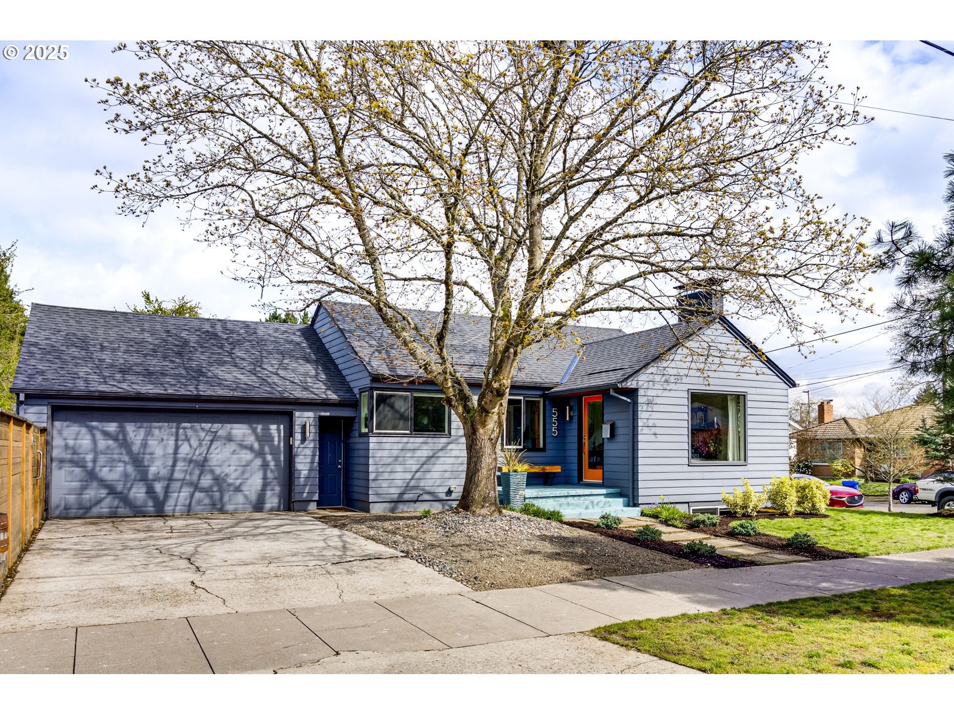 Property Photo: 555 N Bryant St OR 97217