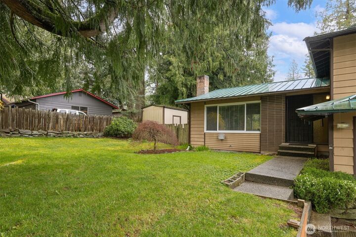 Property Photo:  843 E Douglas Avenue  WA 98229 