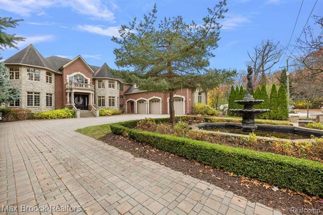 Property Photo: 8439 Arlis Street MI 48382
