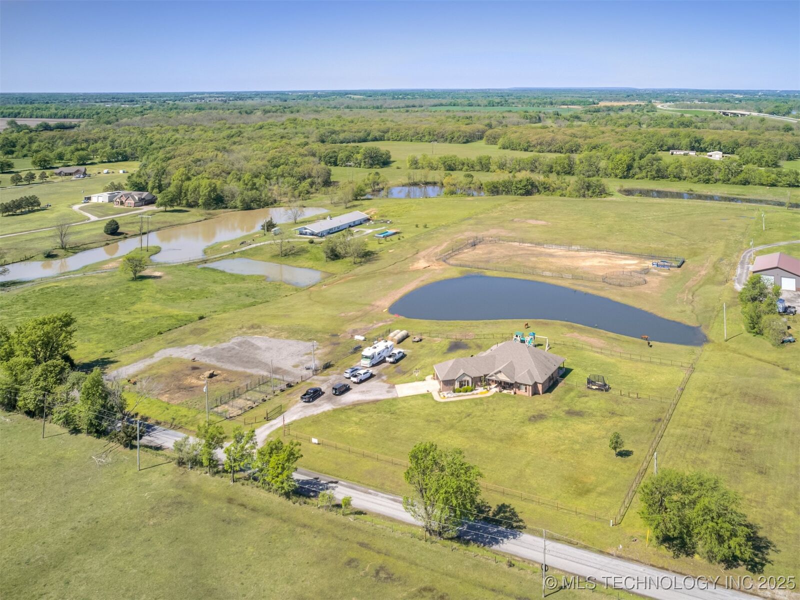 Property Photo:  73183 S 230 Road  OK 74467 