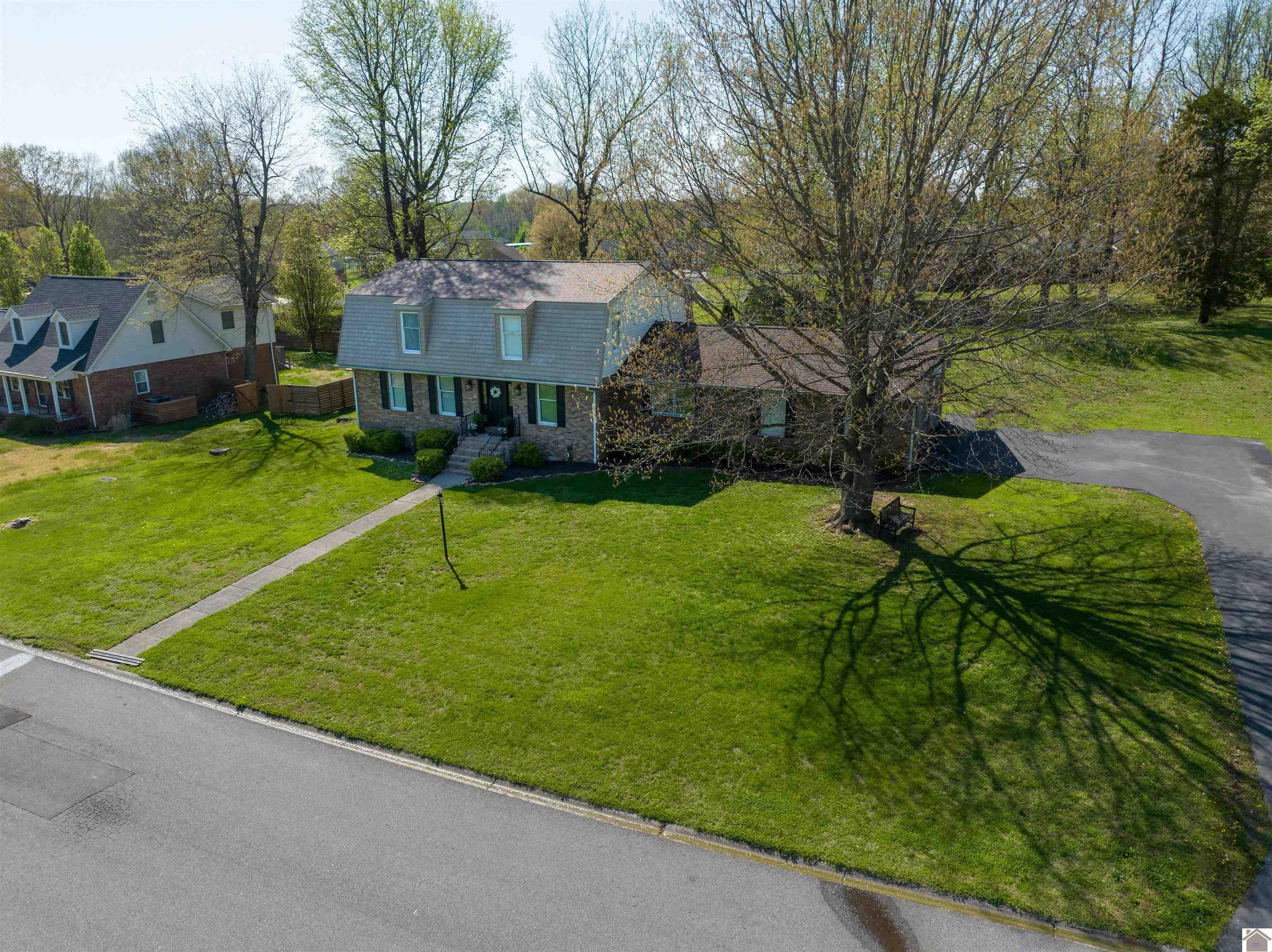 Property Photo: 555 Fairview Dr KY 42001