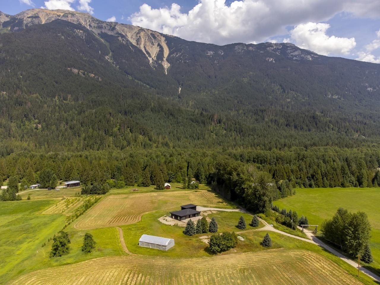 Property Photo: 3085 Lois Road BC V0N 2L2