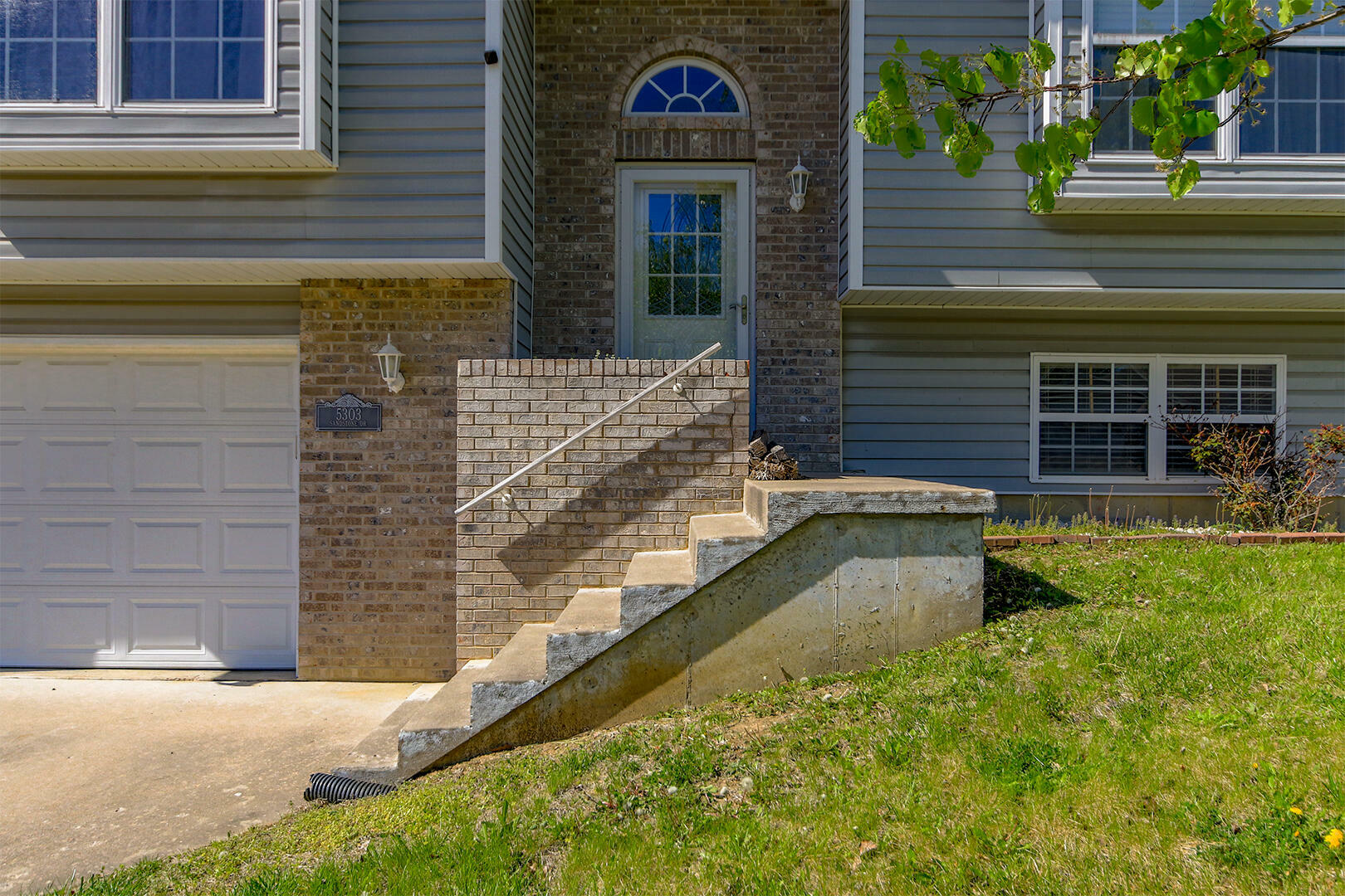 Property Photo: 5303 Sandstone Dr MO 65202