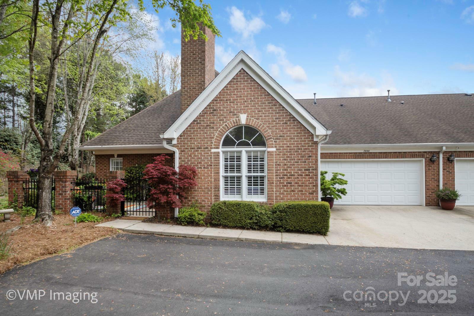 Property Photo: 7444 Hurstbourne Green Drive NC 28277