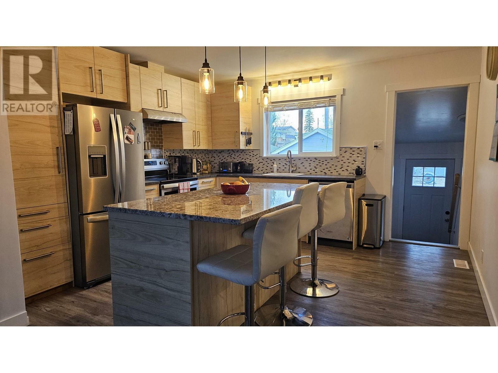 Property Photo: 321 Ewert Street BC V2M 2N5