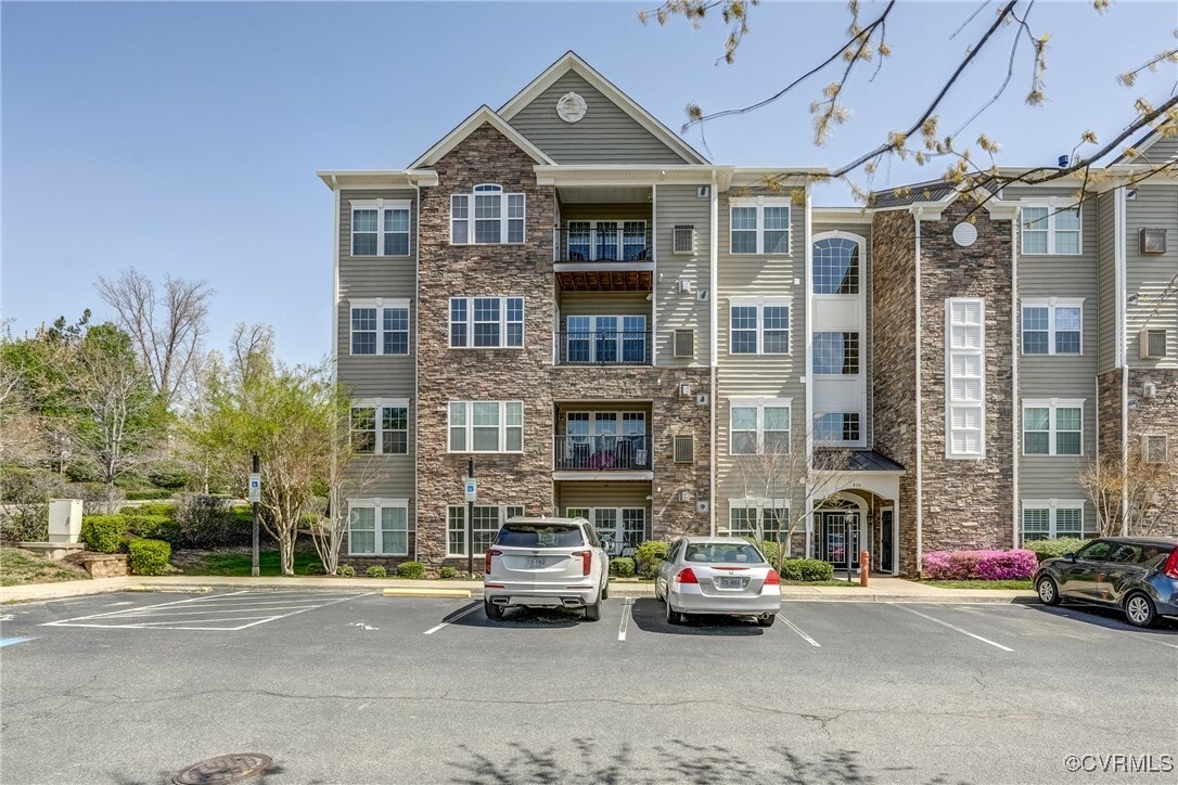 Property Photo: 910 Westwood Village Way 202 VA 23114