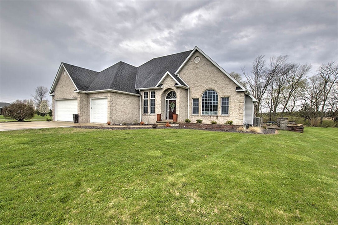 Property Photo: 101 Cardinal Drive IL 62544