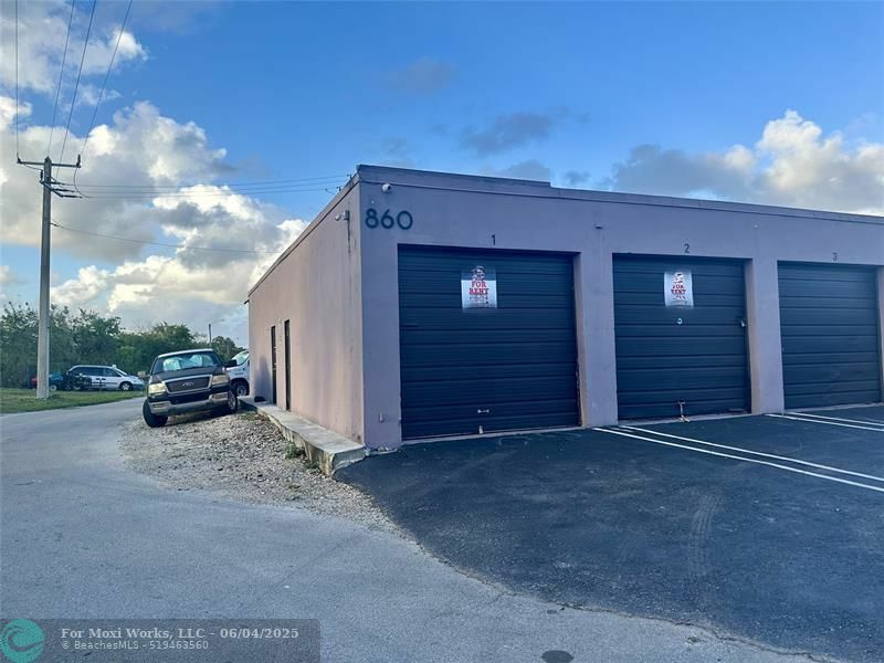 Property Photo: 860 NW 45th St 1 & 2 FL 33309