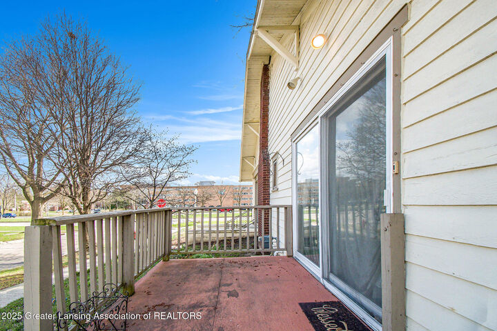 Property Photo:  922 Michigan Avenue  MI 48823 