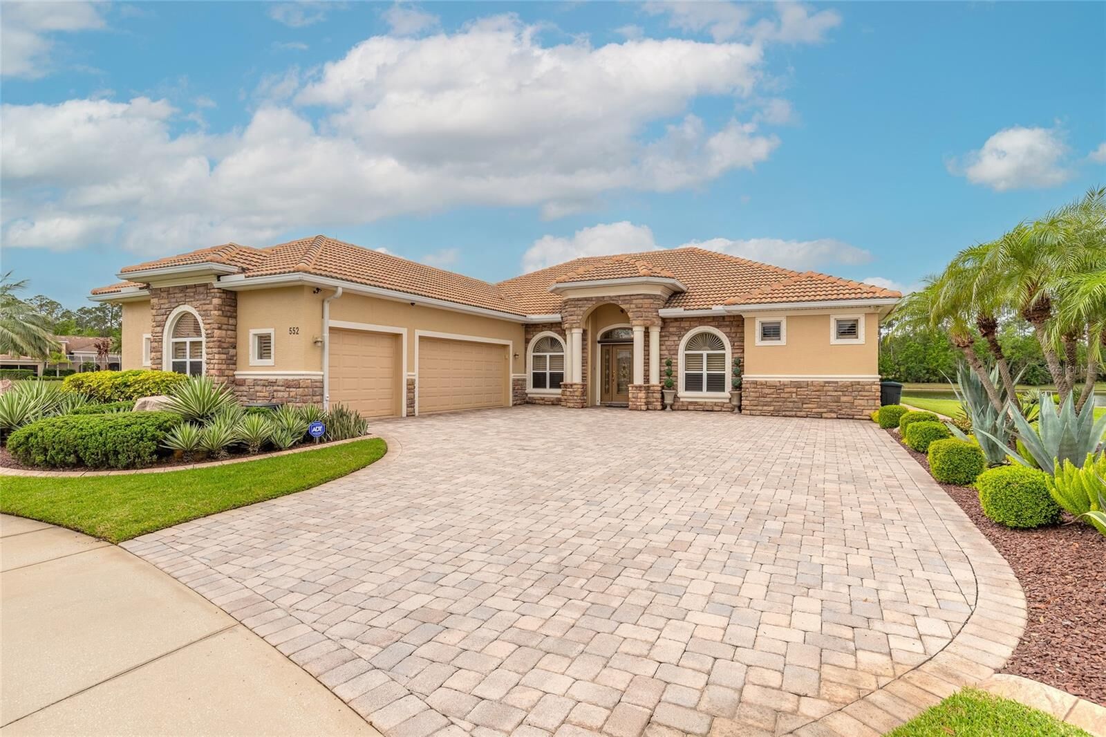 Property Photo: 552 Maribella Court FL 32168